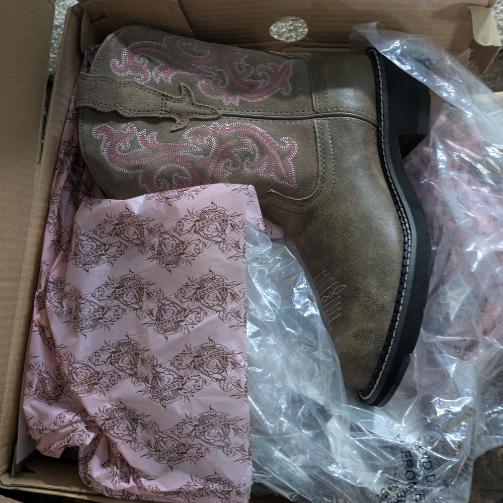 Women Fat baby 2 Pull-On Boot in Taupe with Pink Stitching